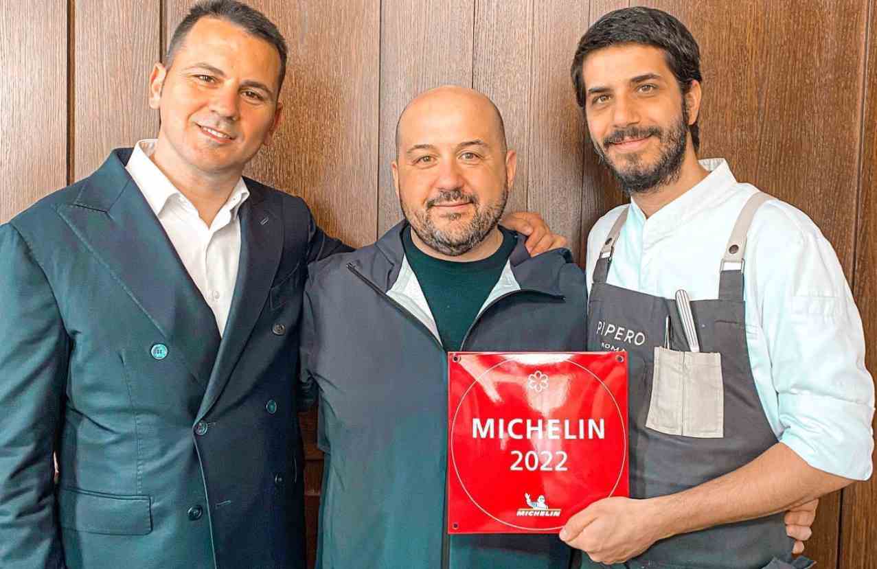 Lo chef Ciro Scamardella (a destra) con il maitre Achille Sardiello e al centro Alessandro Pipero