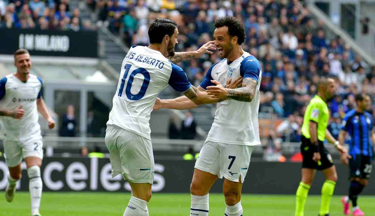 La Lazio esulta per il goal nella partita di calcio di serie A contro l'Inter a Milano