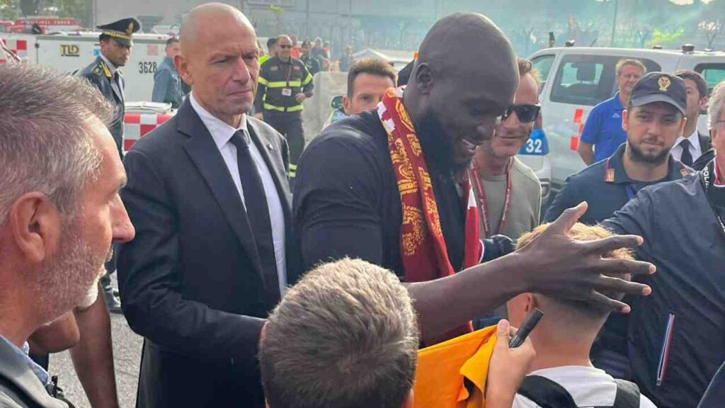 Lukaku all'arrivo all'aeroporto di Ciampino