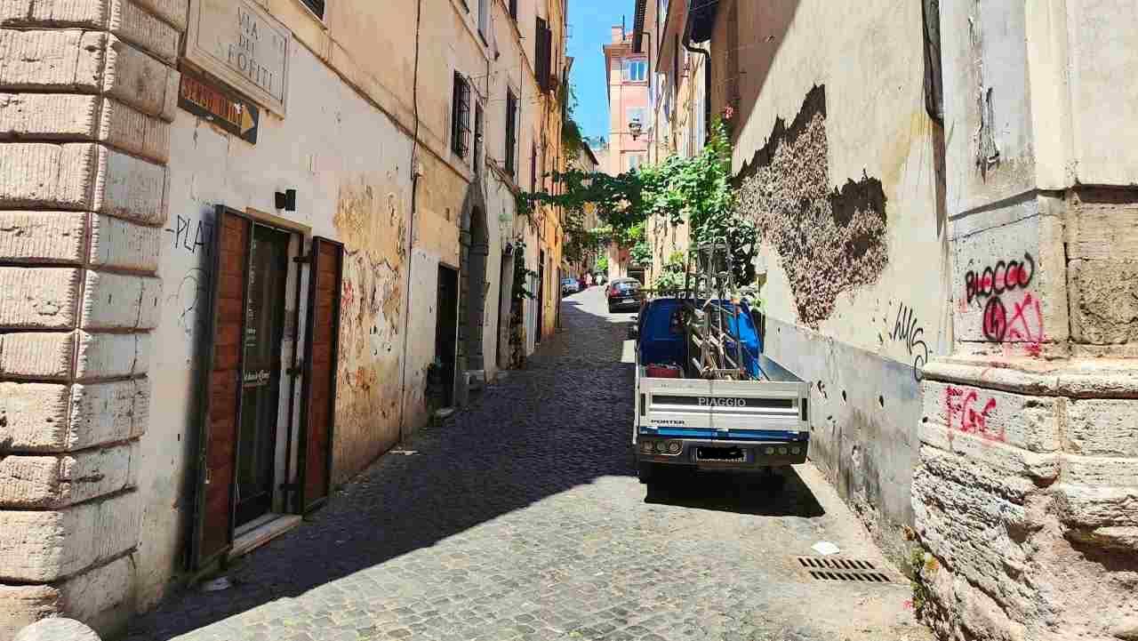 Roma, Via dei Neofiti (centro storico)