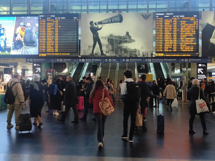 Tabellone dei treni a Stazione Termini di Roma