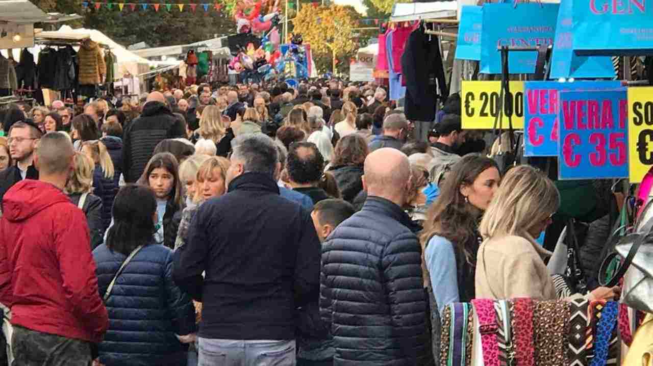 Mercato degli Ambulanti di Forte dei Marmi a Milano