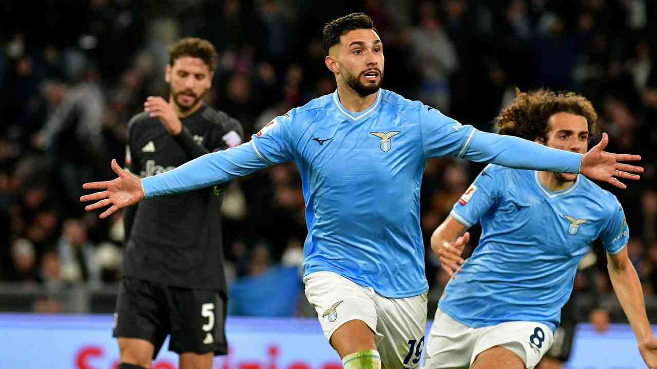 Castellanos esulta per il goal