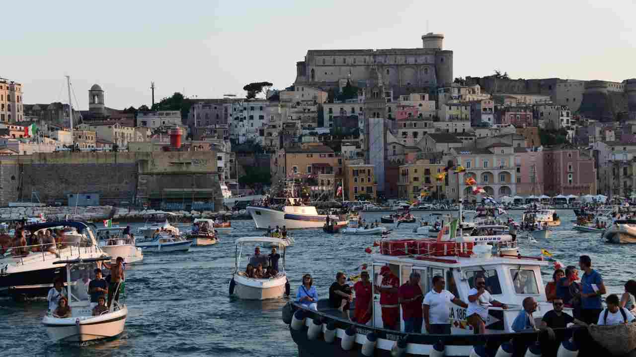 borgo del litorale laziale