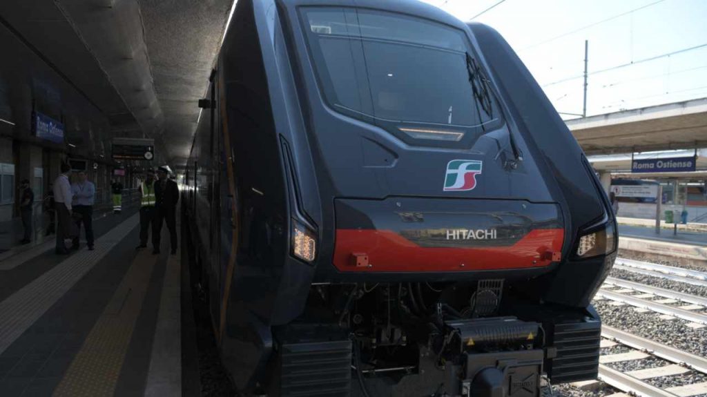 Consegna treno Rock al binario 1 stazione Ostiense di Roma