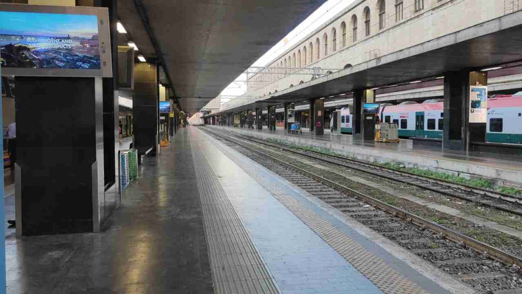 Stazione termini, binari e banchina