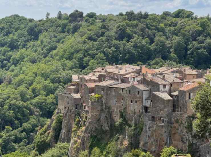 calcata il borgo degli artisti