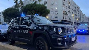 Auto dei Carabinieri a Tor Bella Monaca