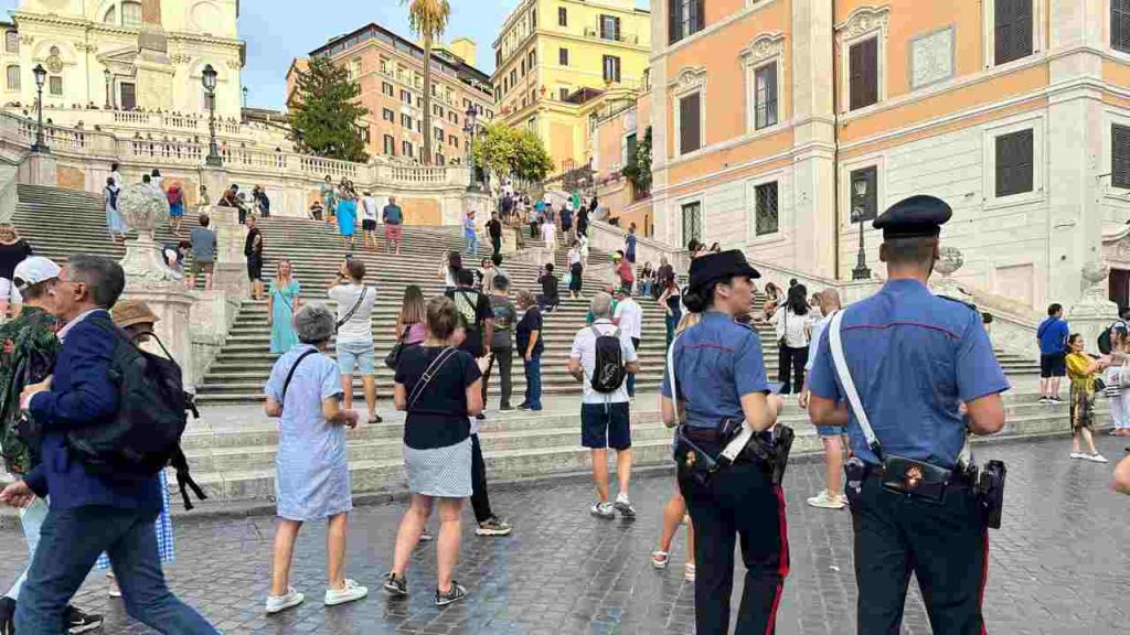 Controlli dei Carabinieri in centro a Roma