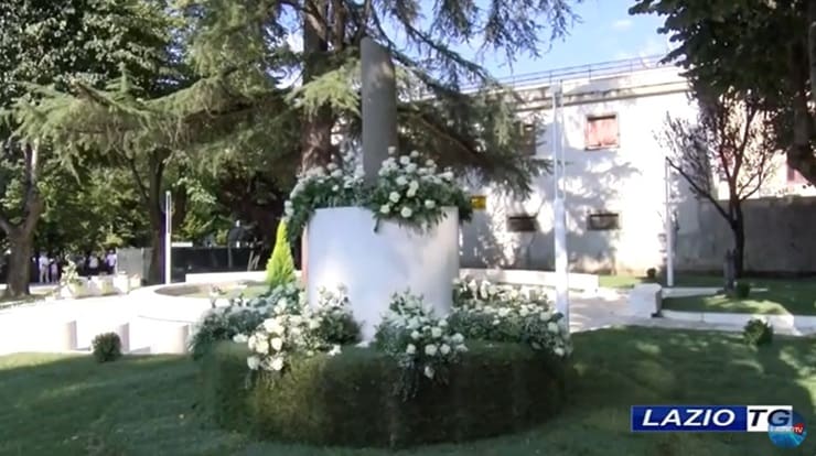 Monumento in ricordo di Willy Monteiro Duarte presso la Piazza Bianca di Colleferro