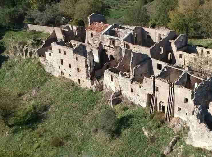 borgo fantasma Stazzano Vecchio