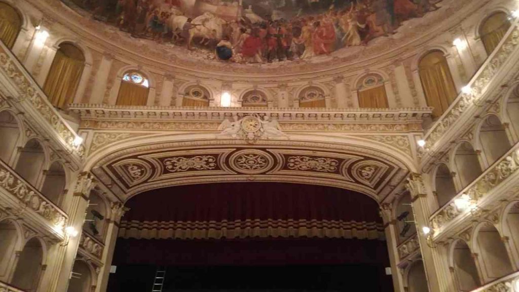 1200px-Teatro_flavio_vespasiano_rieti