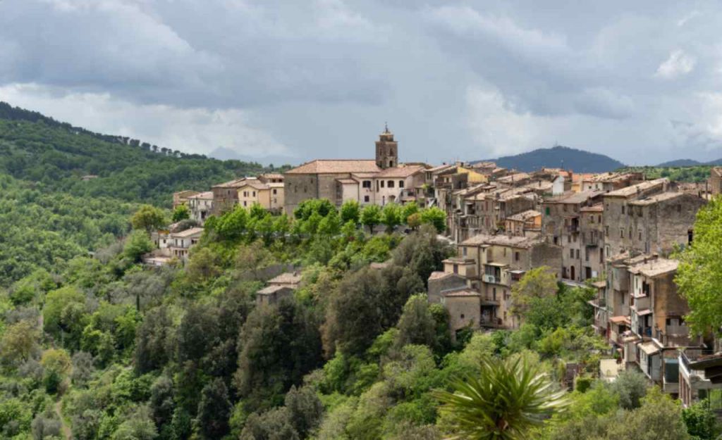 il borgo delle grotte nel Lazio