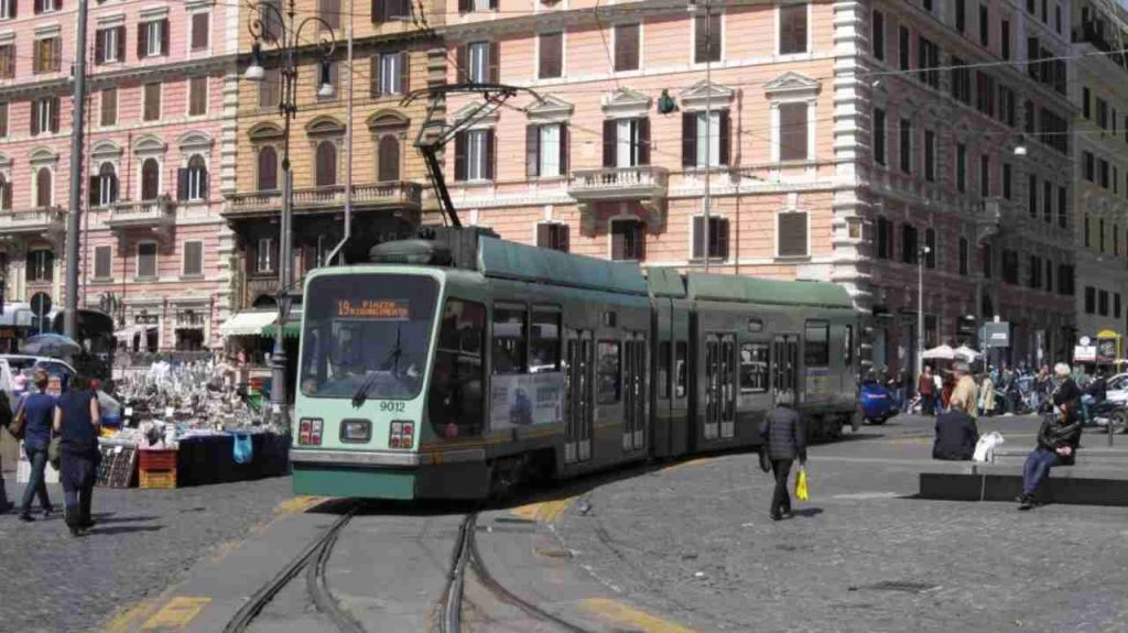 tram 19 piazza Risorgimento Roma