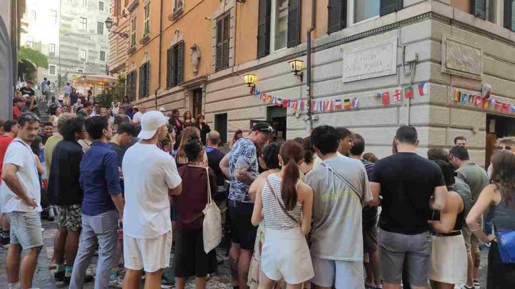 esterno pub salita dei Borgia, dove si sono radunati gli ultras spagnoli prima degli scontri con gli ultras della Lazio